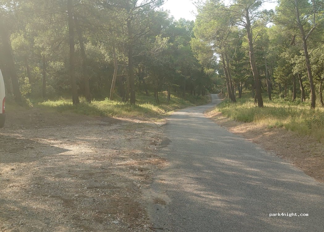 (84460) Cheval-Blanc - 1654 Chemin Saint-François — foto