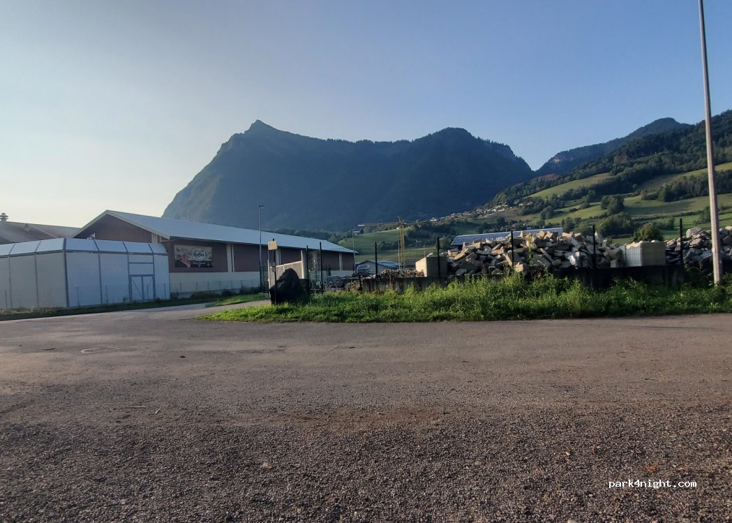 (74440) Taninges - 527 Route du Giffre — foto 3