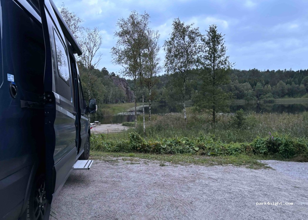 (457 42) Fjällbacka - 20 Evenröd — foto