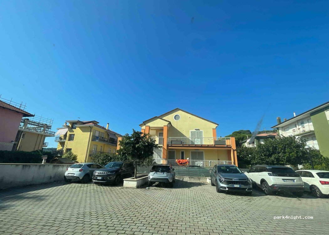 (18013) Diano Marina - 49 Via Fabio Filzi — foto