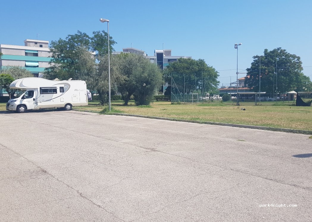 (61032) Fano - 27 Via dello Scalo — foto