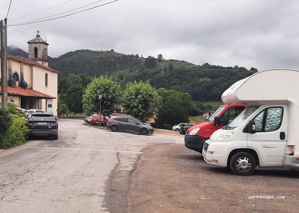 (33550) Cangas de Onís - 1 Barrio San Antonio — foto