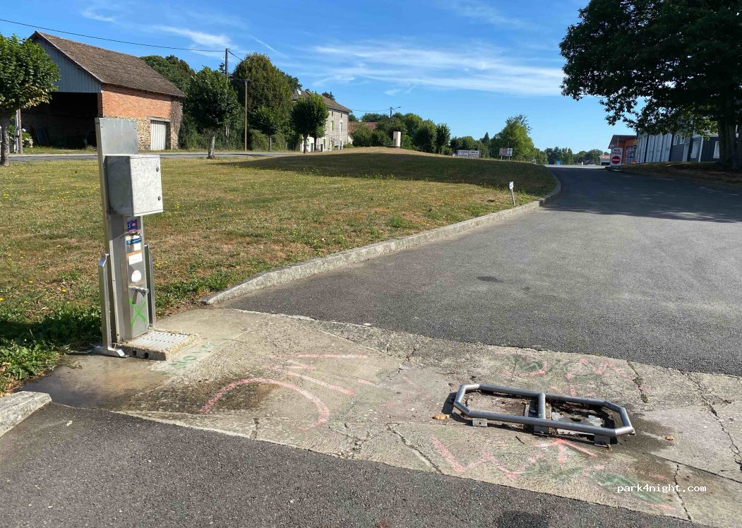 Aire de camping-cars Châlus — foto 3