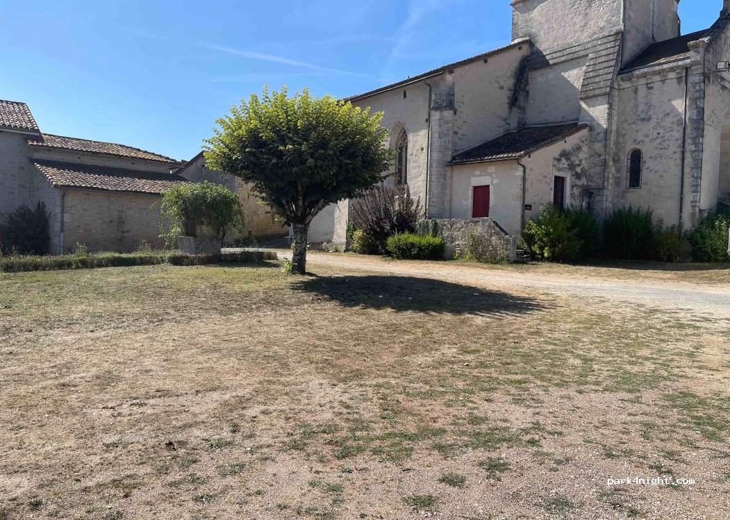 (24360) Varaignes - 21 Place de Gascogne — foto