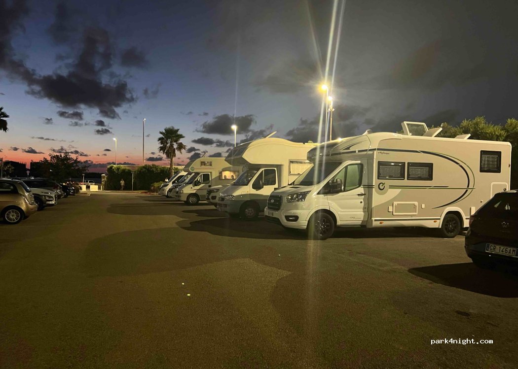 (70043) Monopoli - Via Remigio Ferrertti — foto