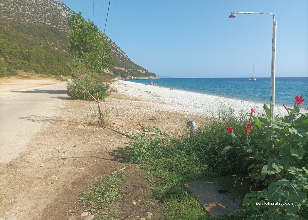 (280 86) Poros - Unnamed Road — foto