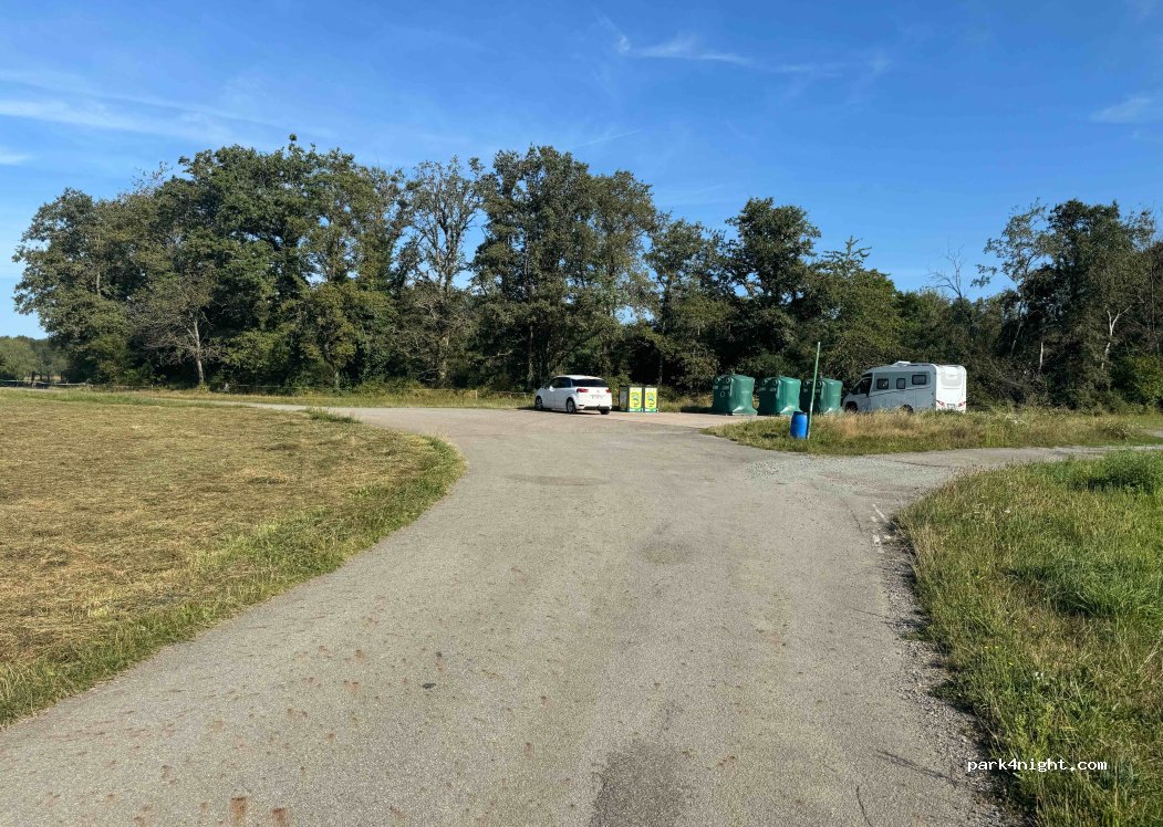 (90330) Chaux - Unnamed road — foto 2