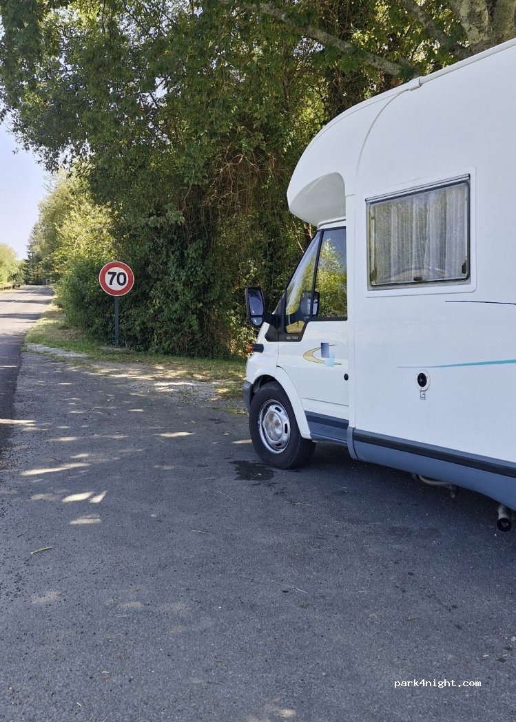 (64240) Urt - 346 Route du Saudan — foto
