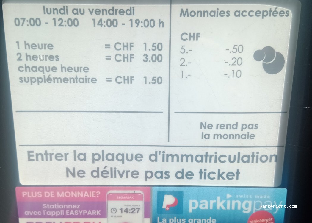 (2300) La Chaux-de-Fonds - Rue de l'Hôtel-de-Ville 71 — foto