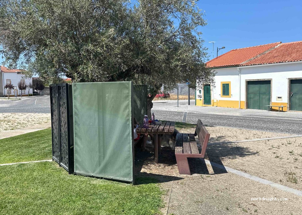 (6050) Nisa - 220 Largo da Cabine Eléctrica — foto