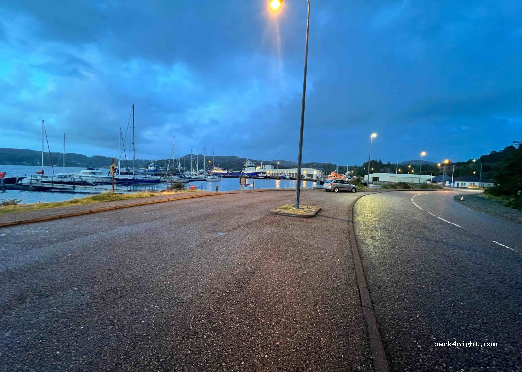 (IV27 4JP) Lochinver - Unnamed Road — foto