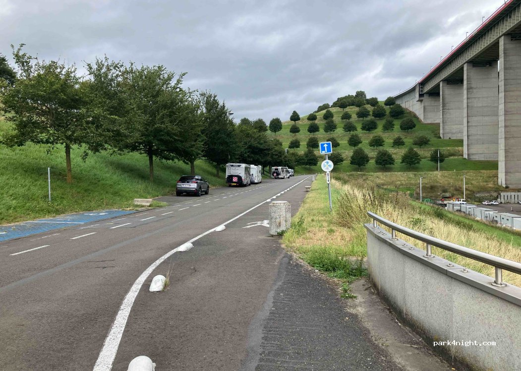 (7110) La Louvière - 68 Rue de la Chapelle Bertrand — foto