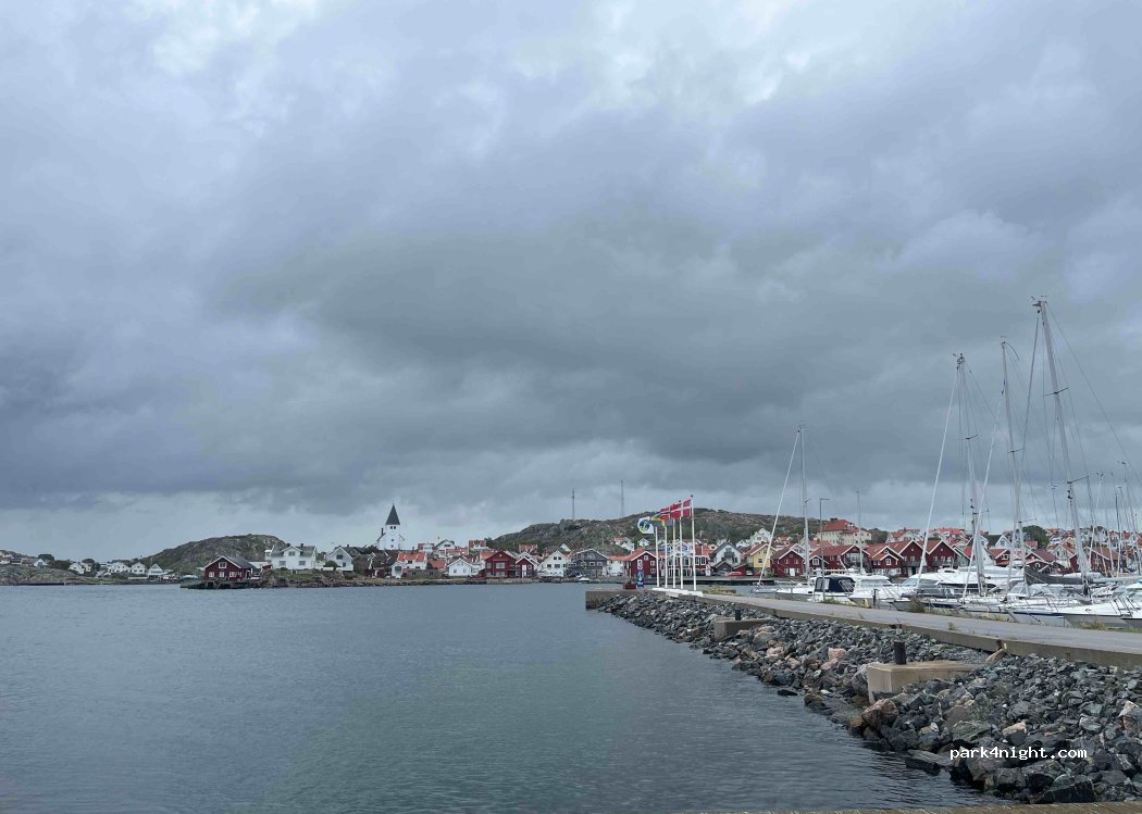 (471 32) Skärhamn - 18 Södra Hamnen — foto