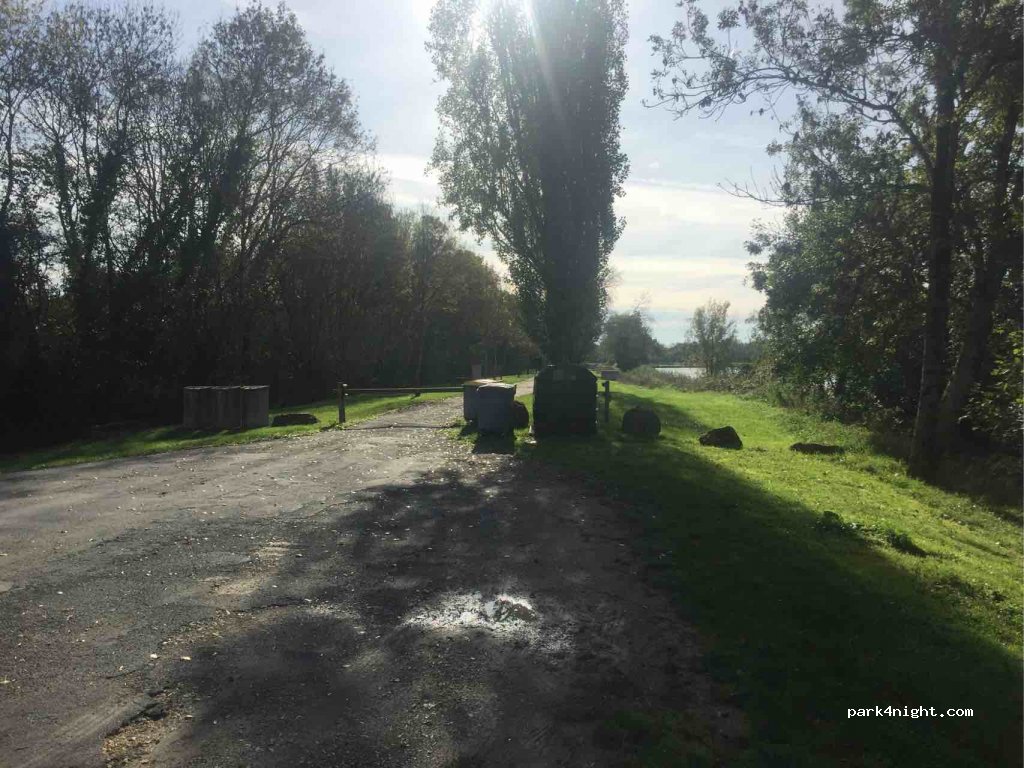 (17350) Saint-Savinien - Unnamed Road — foto 3