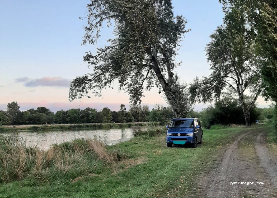 (17350) Saint-Savinien - Unnamed Road — foto 4