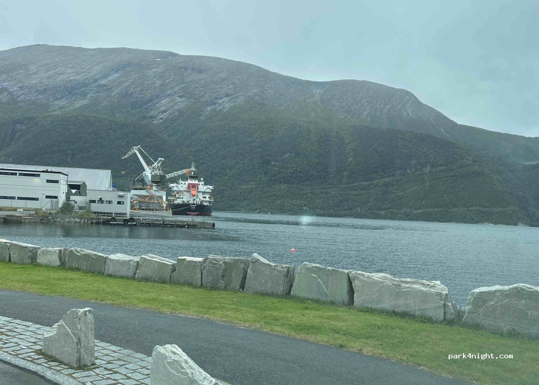 (6600) Sunndalsøra - 77 Nordmørsvegen — foto