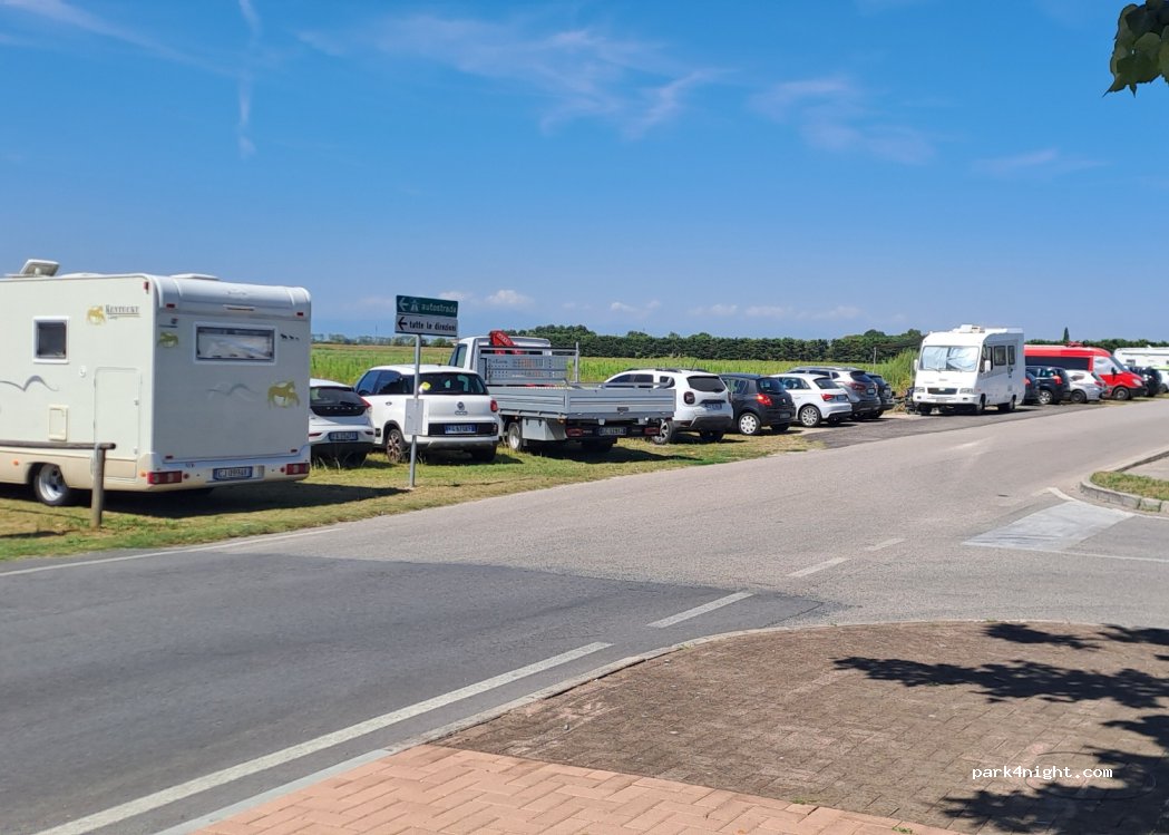 (30021) Caorle - 7 Strada Traghete — foto
