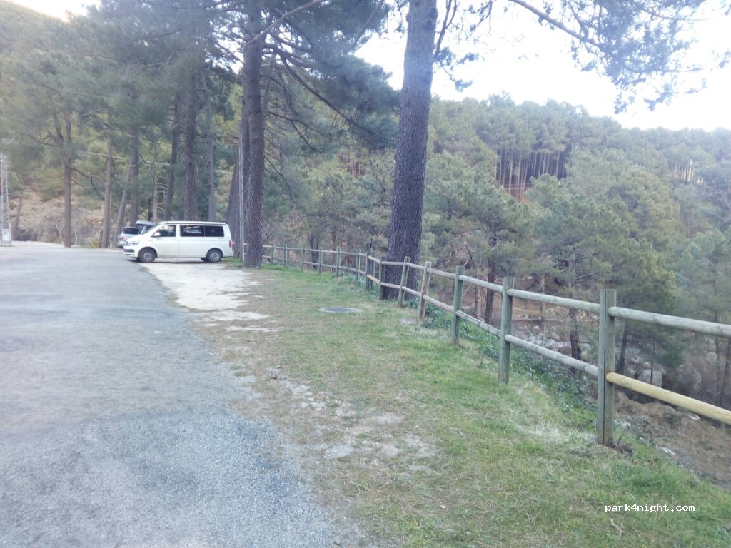 (05417) Guisando - Carretera del Camping — foto