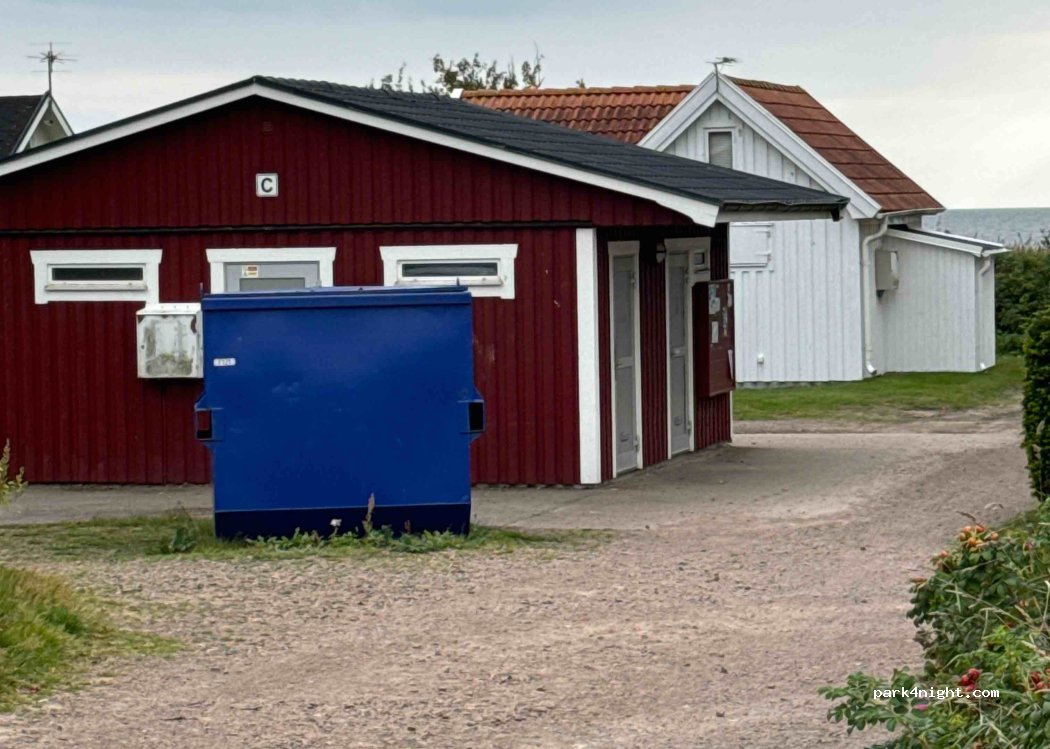 (302 60) Halmstad - 16 STRANDSKATANS FRITIDSBY — foto