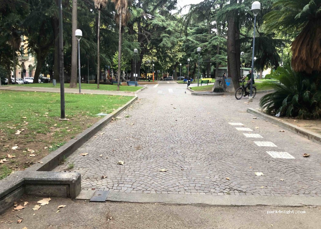 (17100) Savona - 44/R Piazza del Popolo — foto