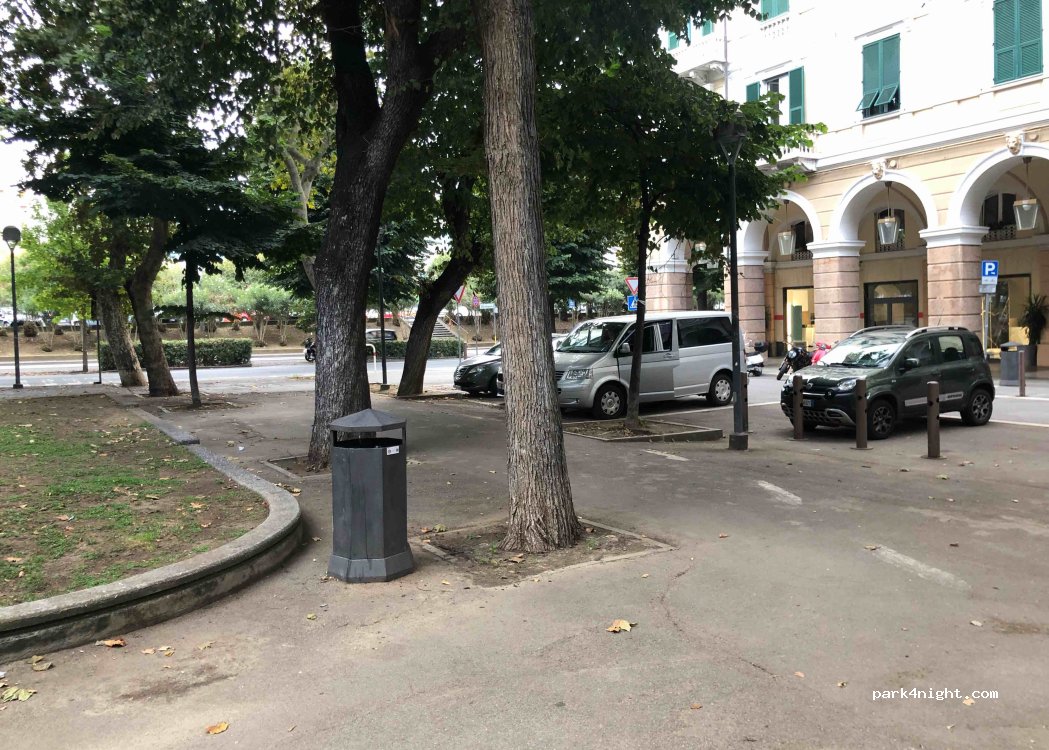 (17100) Savona - 44/R Piazza del Popolo — foto 2