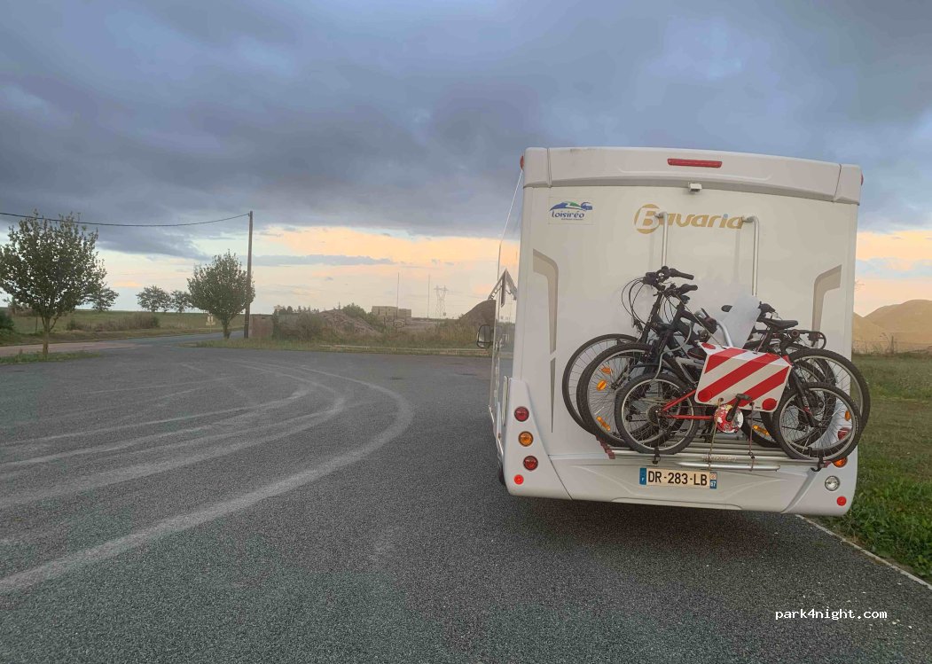 (18570) Trouy - 5 Route de Plaimpied — foto