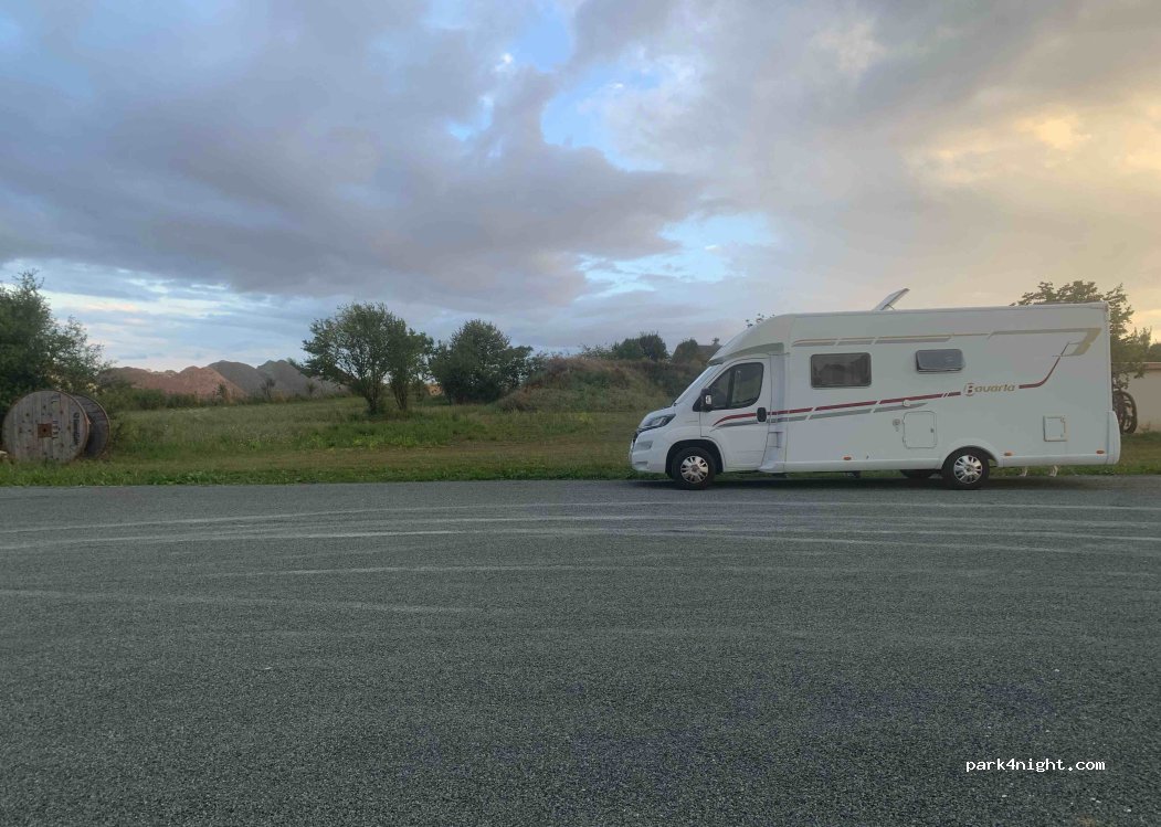 (18570) Trouy - 5 Route de Plaimpied — foto 2
