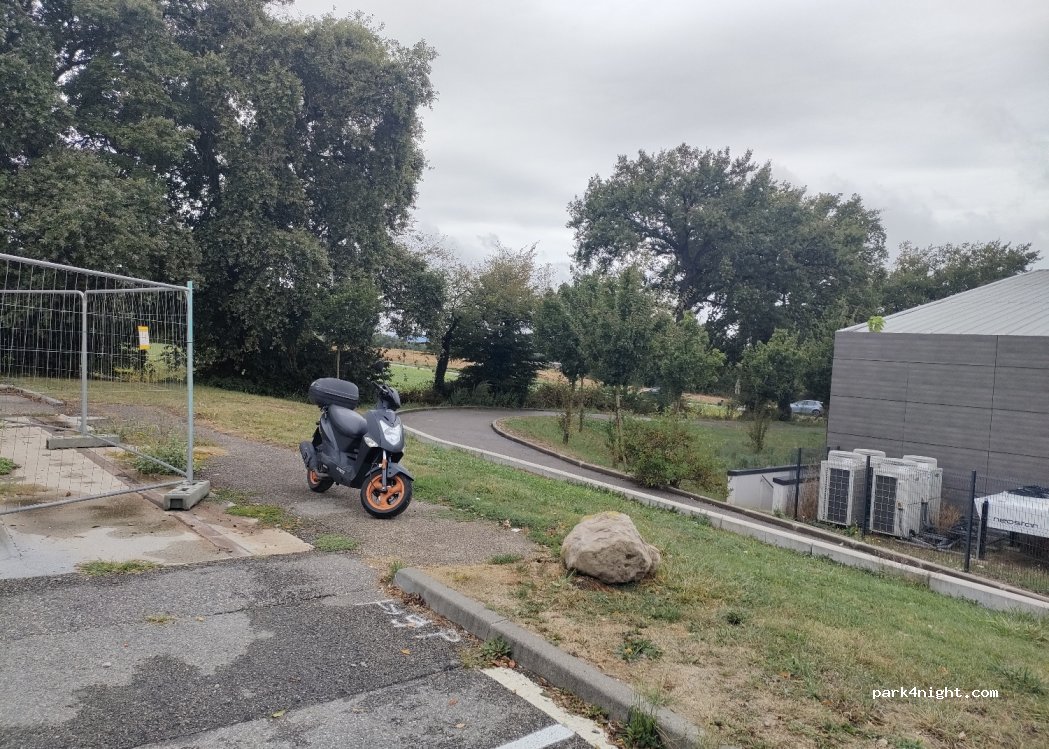 (01210) Ferney-Voltaire - 89 Chemin du Bois Candide — foto