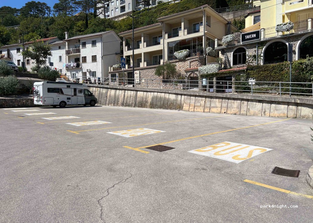 (51516) Vrbnik - 15 Ulica Braće Trinajstić — foto