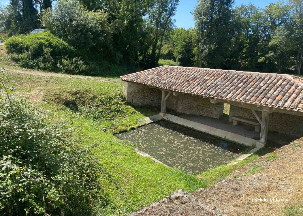 (33540) Sauveterre-de-Guyenne - 21 Place du Général de Gaulle — foto
