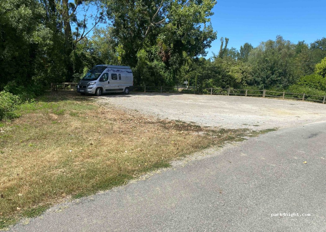 (33540) Sauveterre-de-Guyenne - 21 Place du Général de Gaulle — foto 2