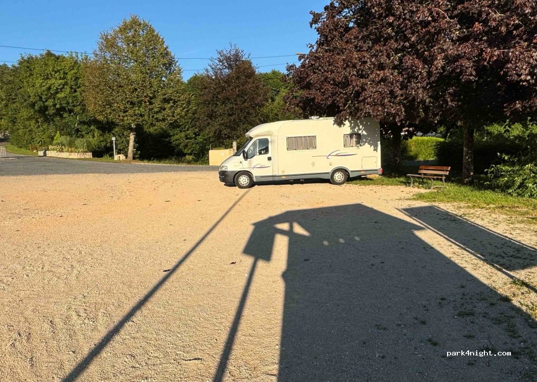 (52000) Foulain - 1 Place du Monument — foto 2