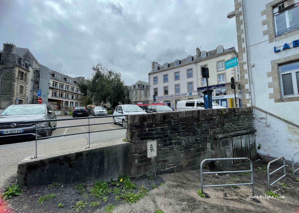 (29600) Morlaix - 11 Place du Dossen — foto