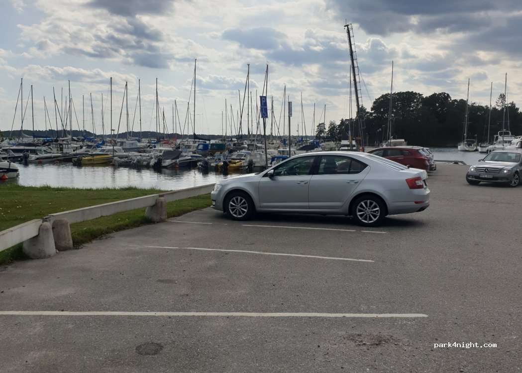(611 76) Nävekvarn - 12 Parkvägen — foto