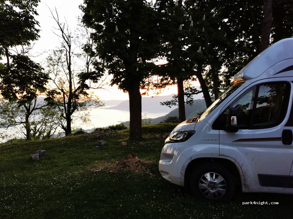() Kavač - Unnamed Road — foto