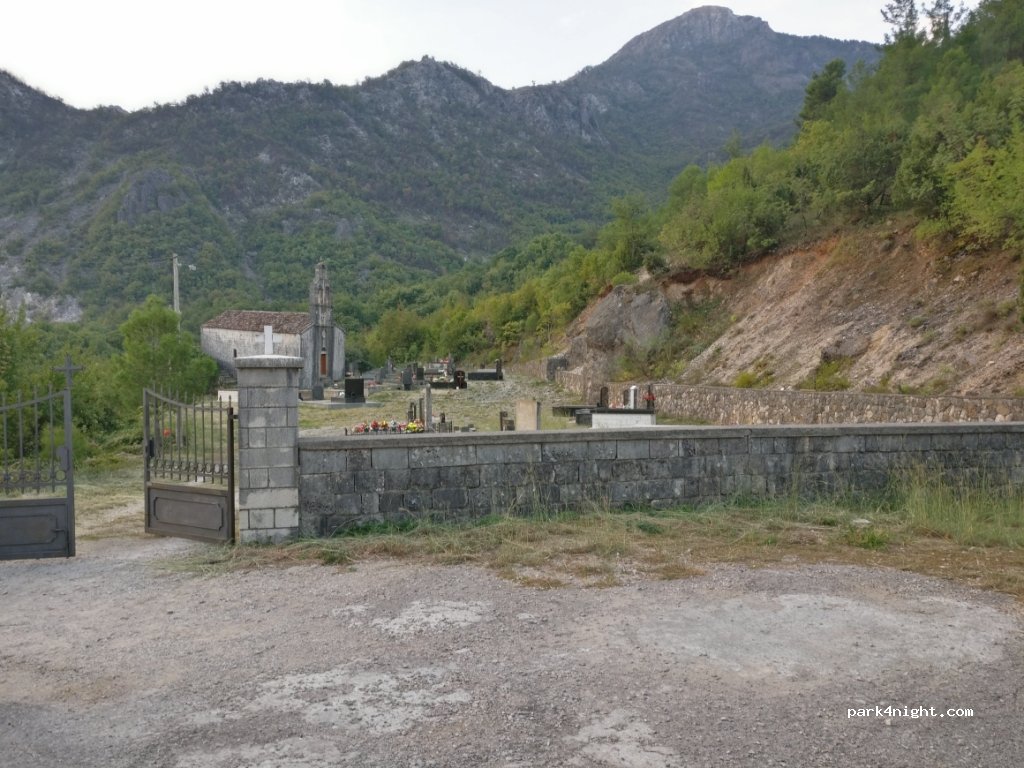 () Godinje - Unnamed Road — foto