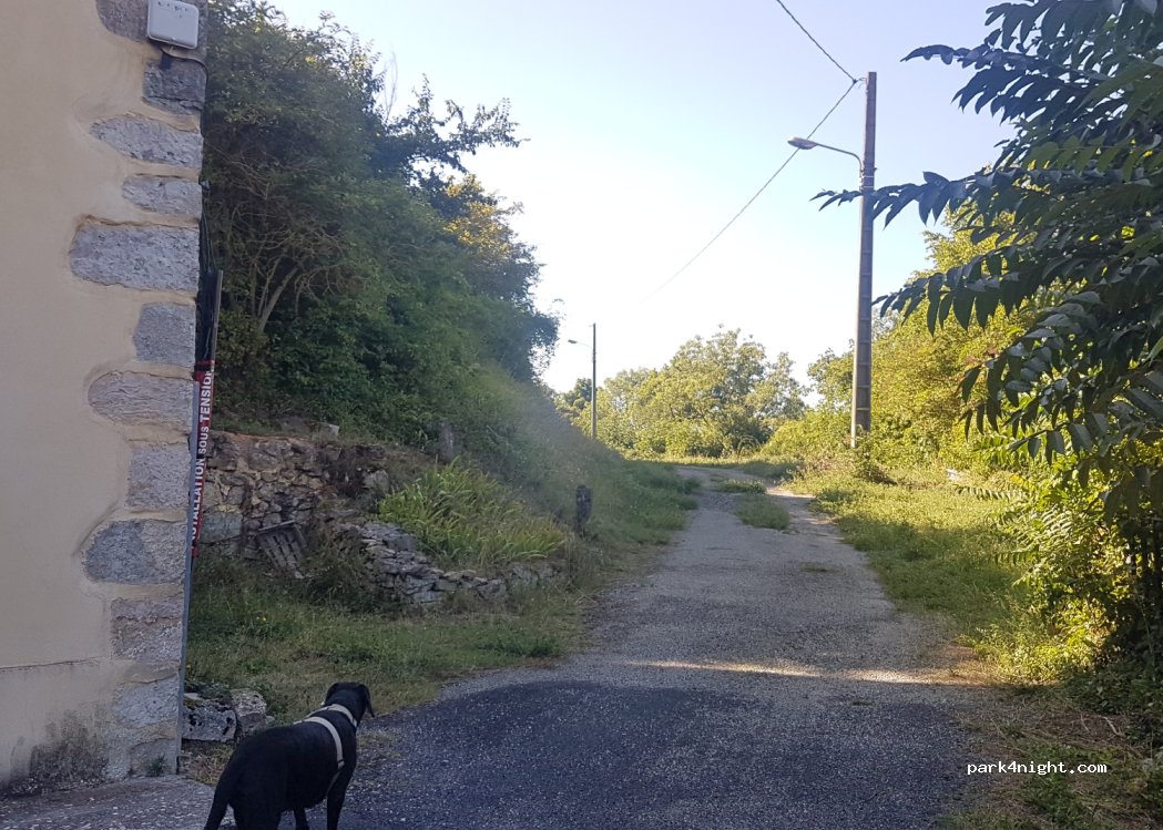 (12250) Roquefort-sur-Soulzon - 11 Quartier Saint-Jean — foto 3
