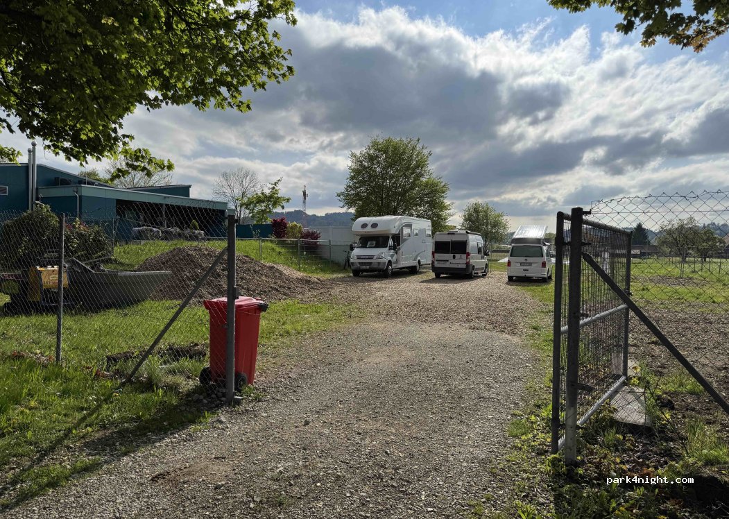 Stellplatz Hallen- und Freibad - Reiden — foto 2