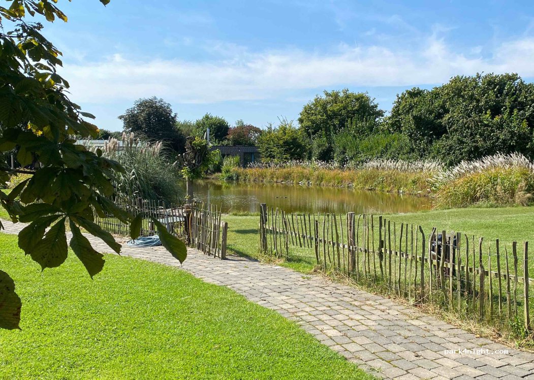 Schöner Stellplatz am kleinen See — foto 2