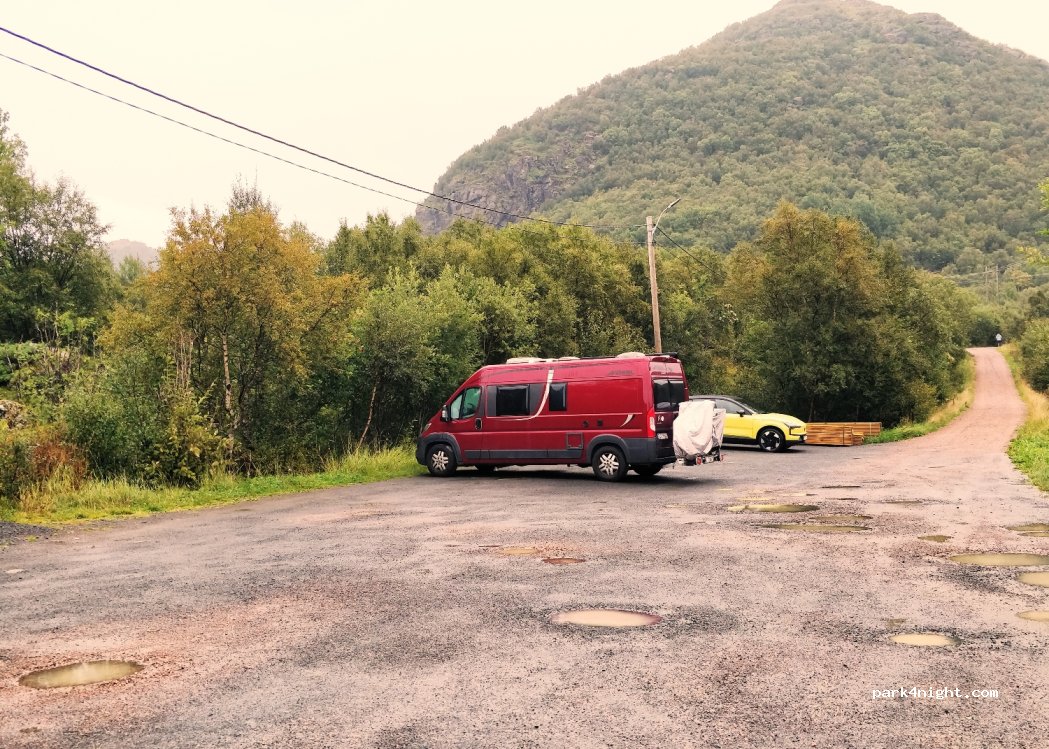 (8470) Bø i Vesterålen - 44 Brennaveien — foto