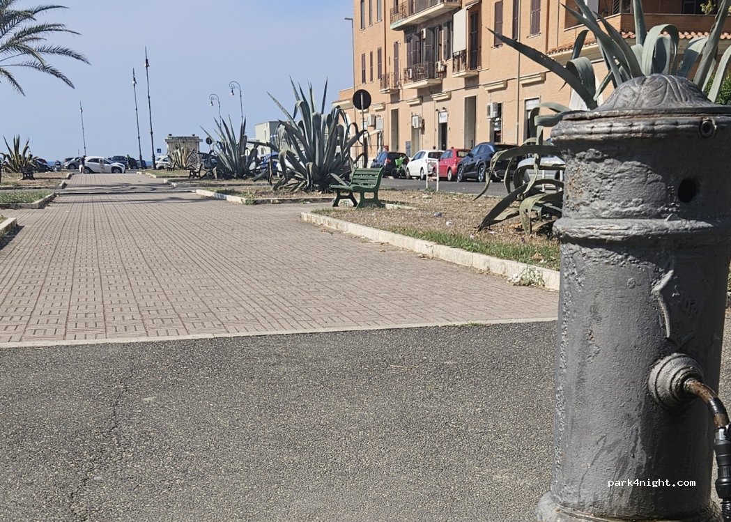 (00122) Lido di Ostia - 10 Piazza Cesario Console — foto