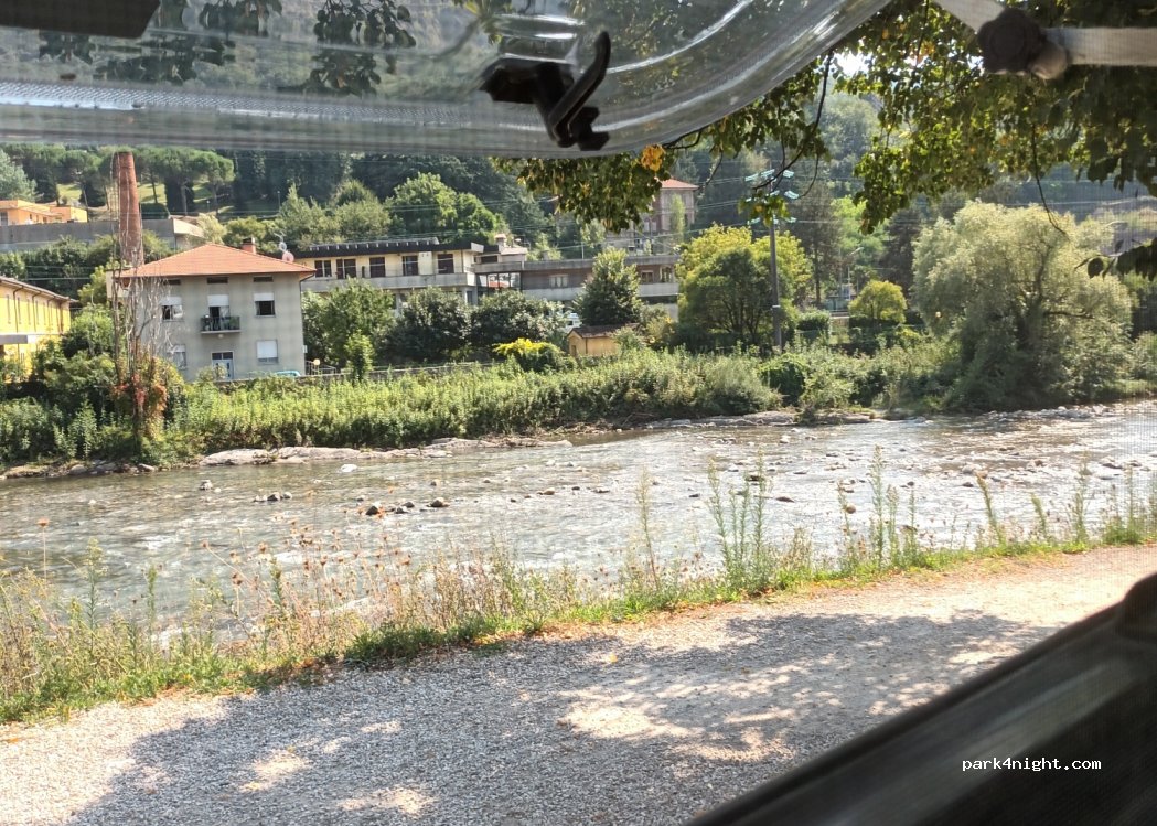 (24021) Albino - 27 Via Vittorio Veneto — foto