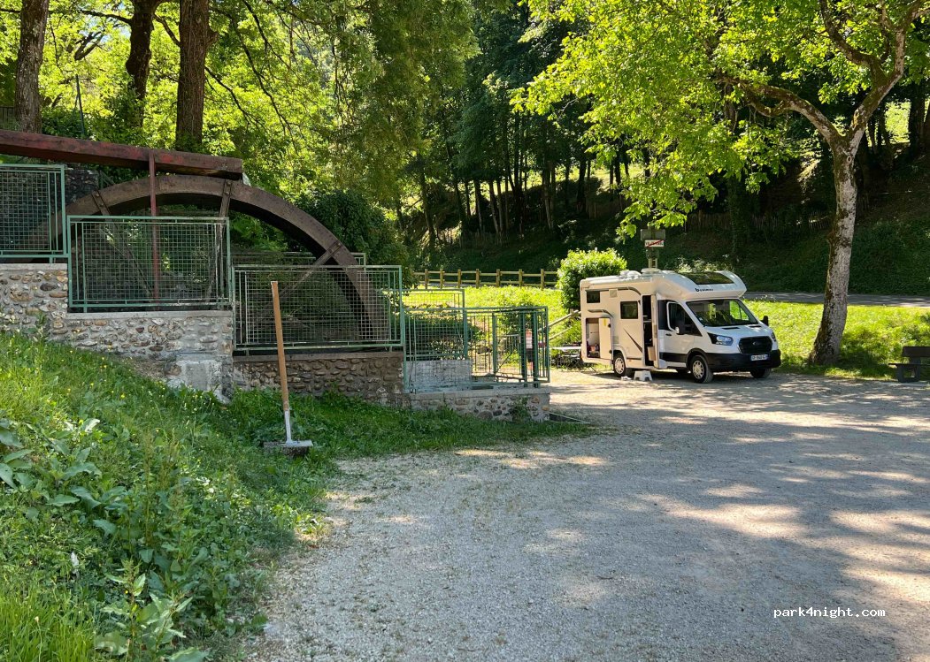 (38730) Virieu sur Bourbre - 12-20 Route de Vaugelas — foto
