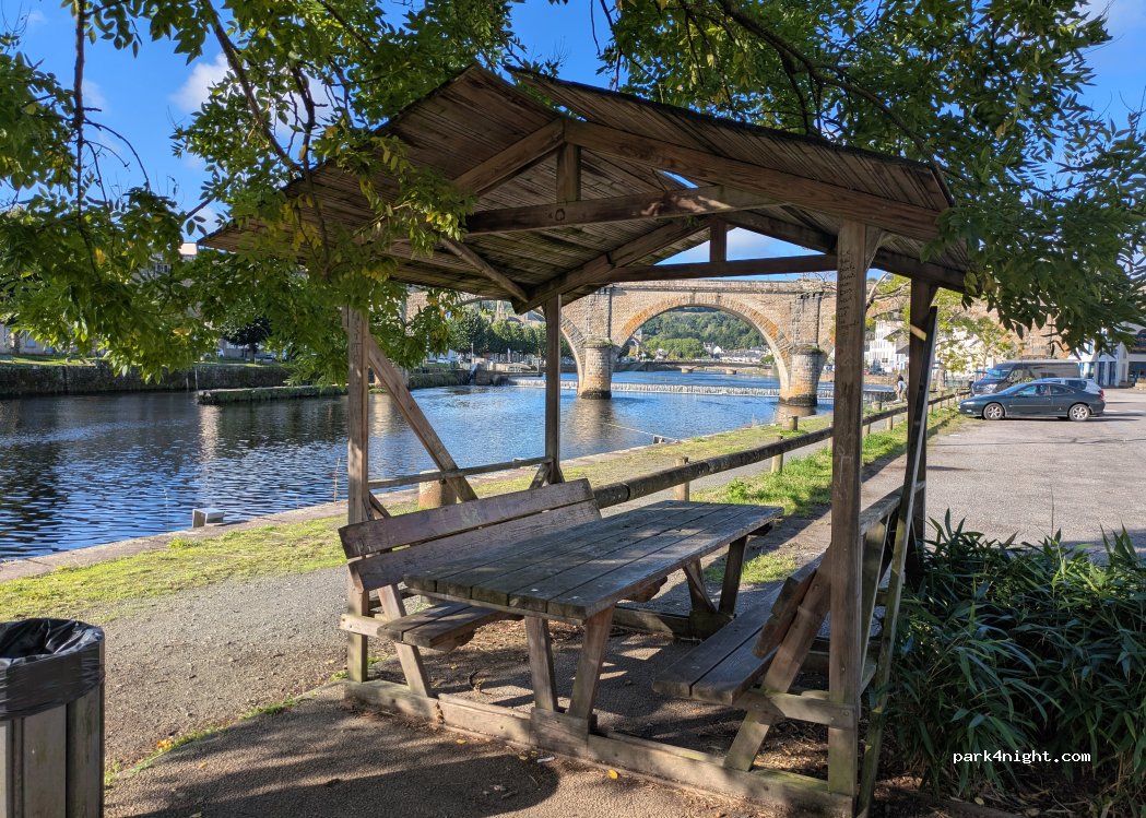 (29150) Chateaulin - 33 Quai Cosmao — foto