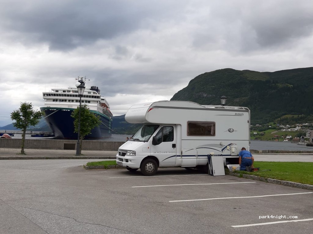 (6770)  - 1 Almenningen — foto