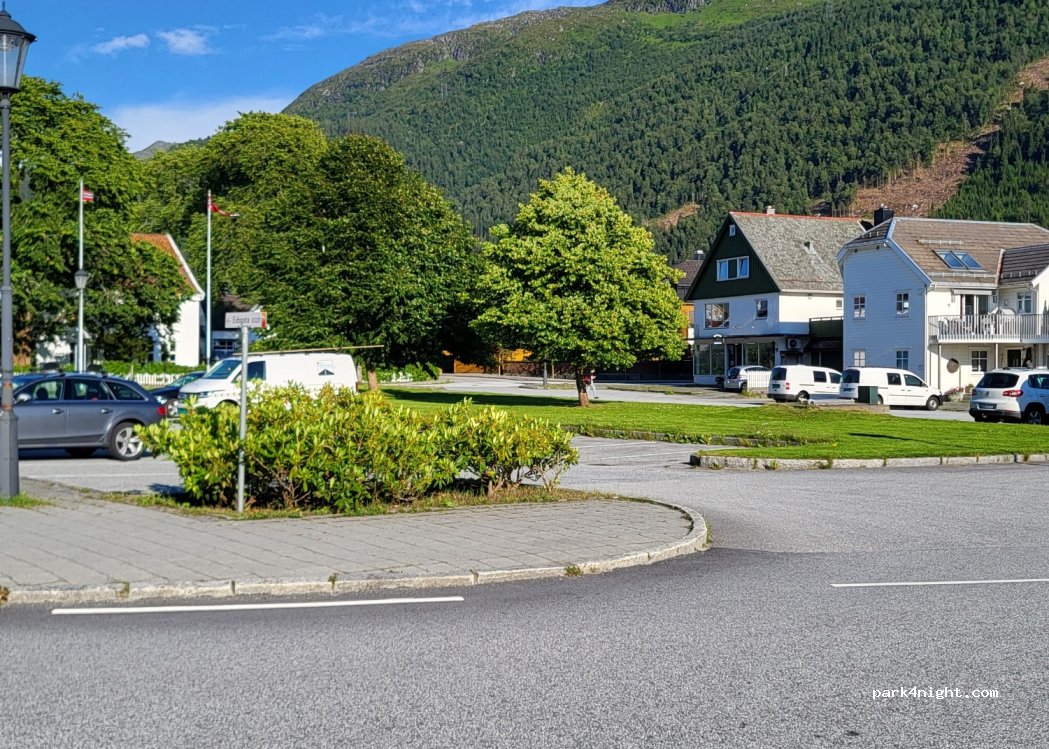 (6770)  - 1 Almenningen — foto 3