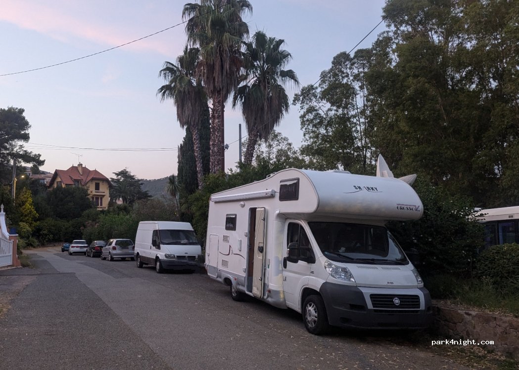 (83700) Saint-Raphaël - 1335 Route des Calanques — foto