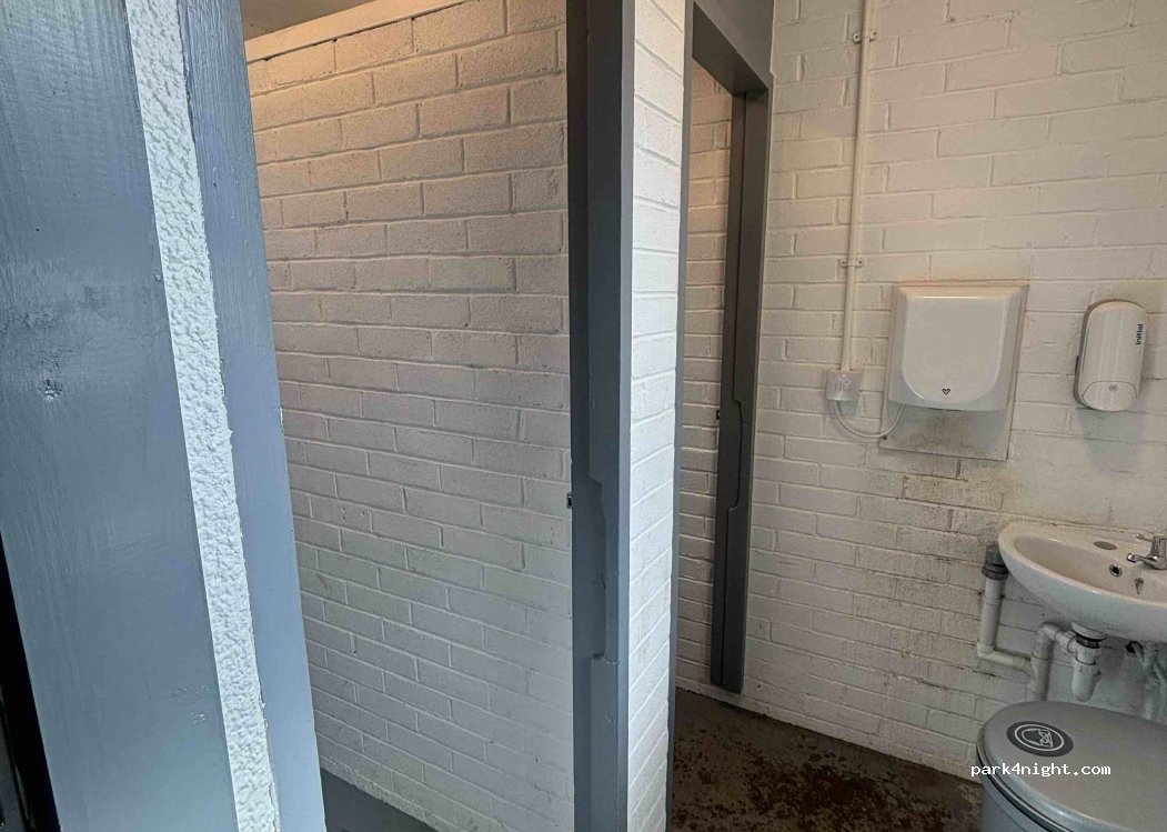 (PH15 2HF) Kenmore - 6 Aberfeldy Road — foto