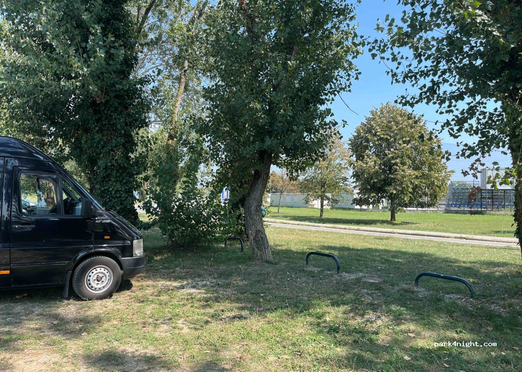 (10110) Zagreb - Aleja Matije Ljubeka — foto 2