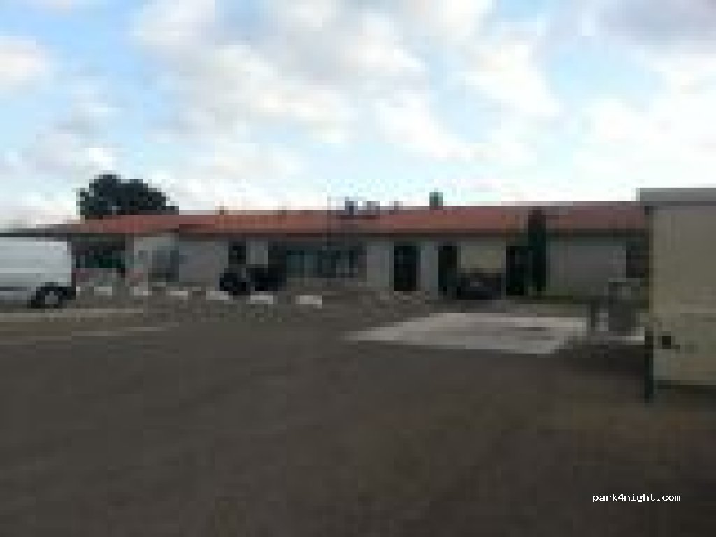 (13560) Sénas - Avenue des jardins — foto